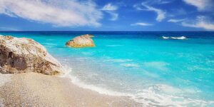 Βουτιές στις 20 καλύτερες παραλίες των Σποράδω