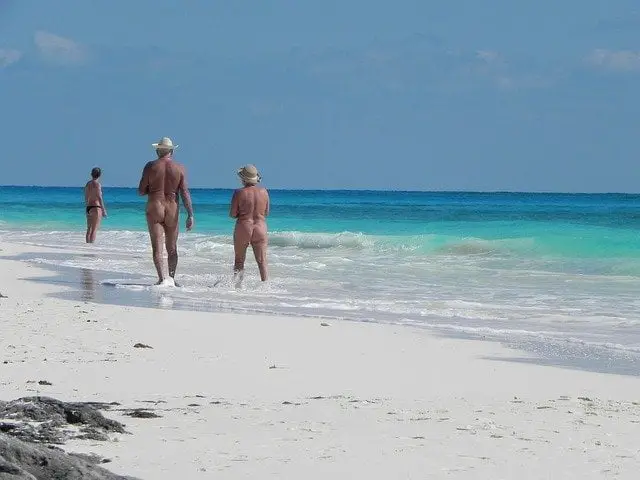 Παραλίες και ξενοδοχεία γυμνιστών στην Ελλάδα