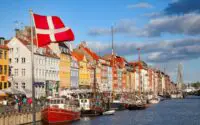 Η Δανία καταργεί την υποχρεωτική χρήση μάσκας