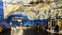 You are currently viewing Στοκχόλμη: Το ομορφότερο μετρό του κόσμου – γκαλερί τέχνης, κοσμούν (και) στίχοι του Γιάννη Ρίτσου