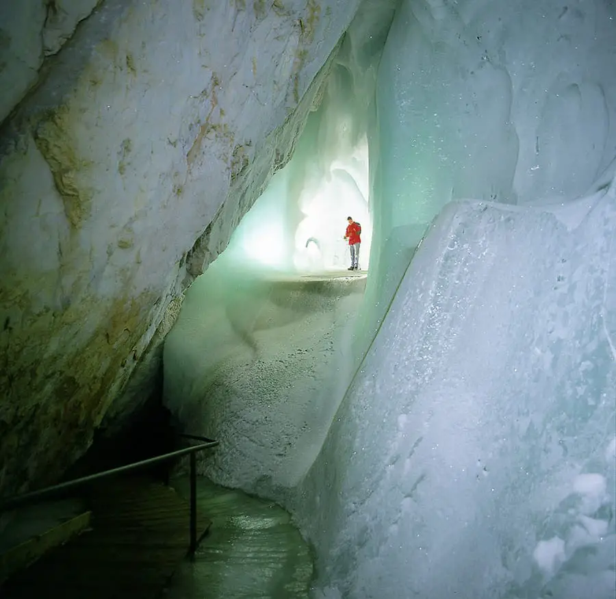 You are currently viewing Eisriesenwelt Werfen: Tο μεγαλύτερο σπήλαιο πάγου στον κόσμο
