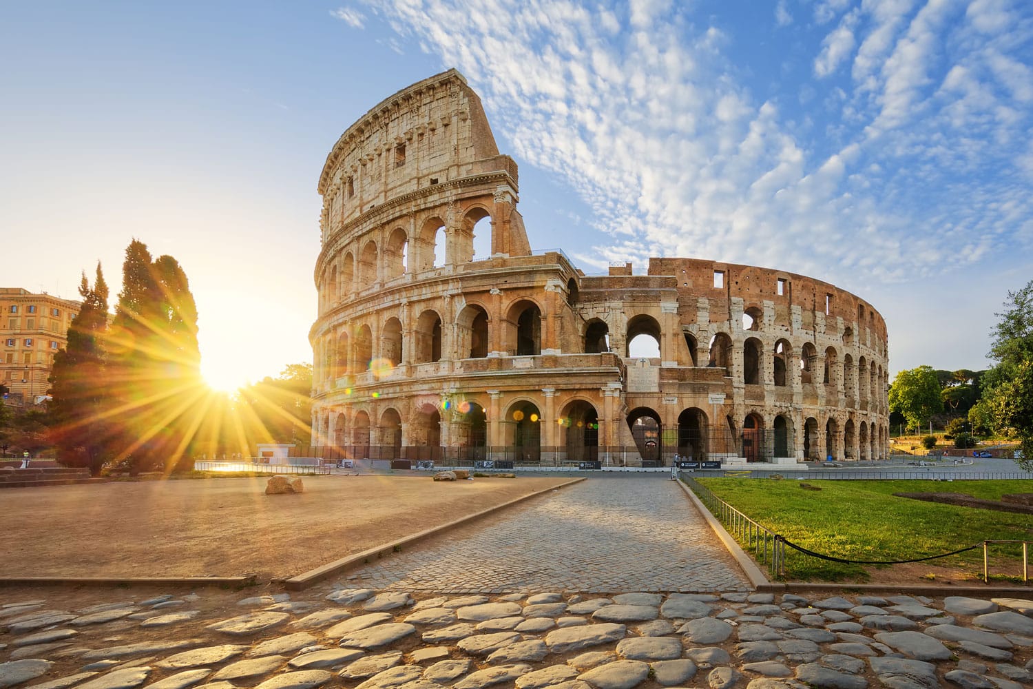 Άποψη του Κολοσσαίου στη Ρώμη και τον πρωινό ήλιο, Ιταλία, Ευρώπη.