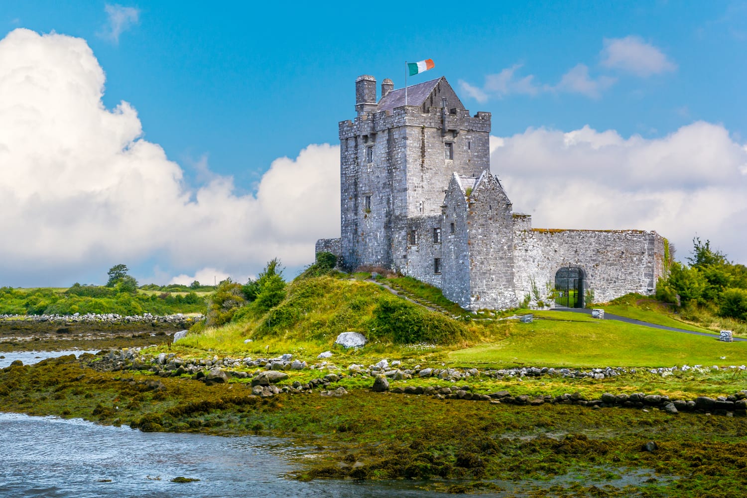 Dunguaire Castle, 16th-century tower house in County Galway near Kinvarra, Ireland