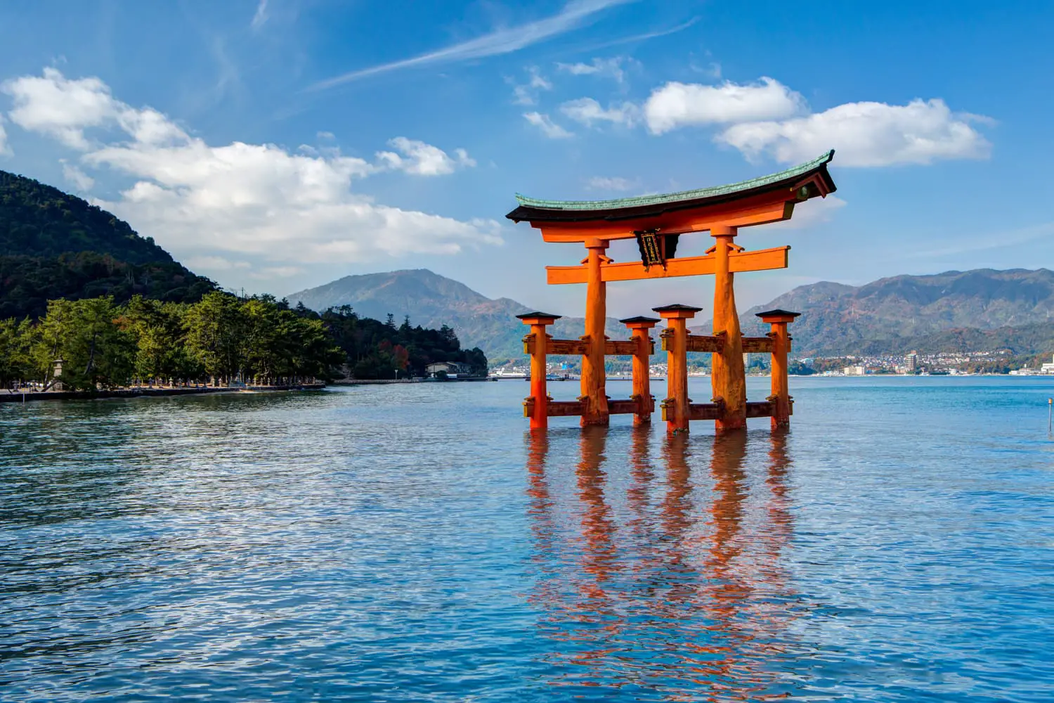 Itsukushima Shrine, floating Japanese Torii Gate 