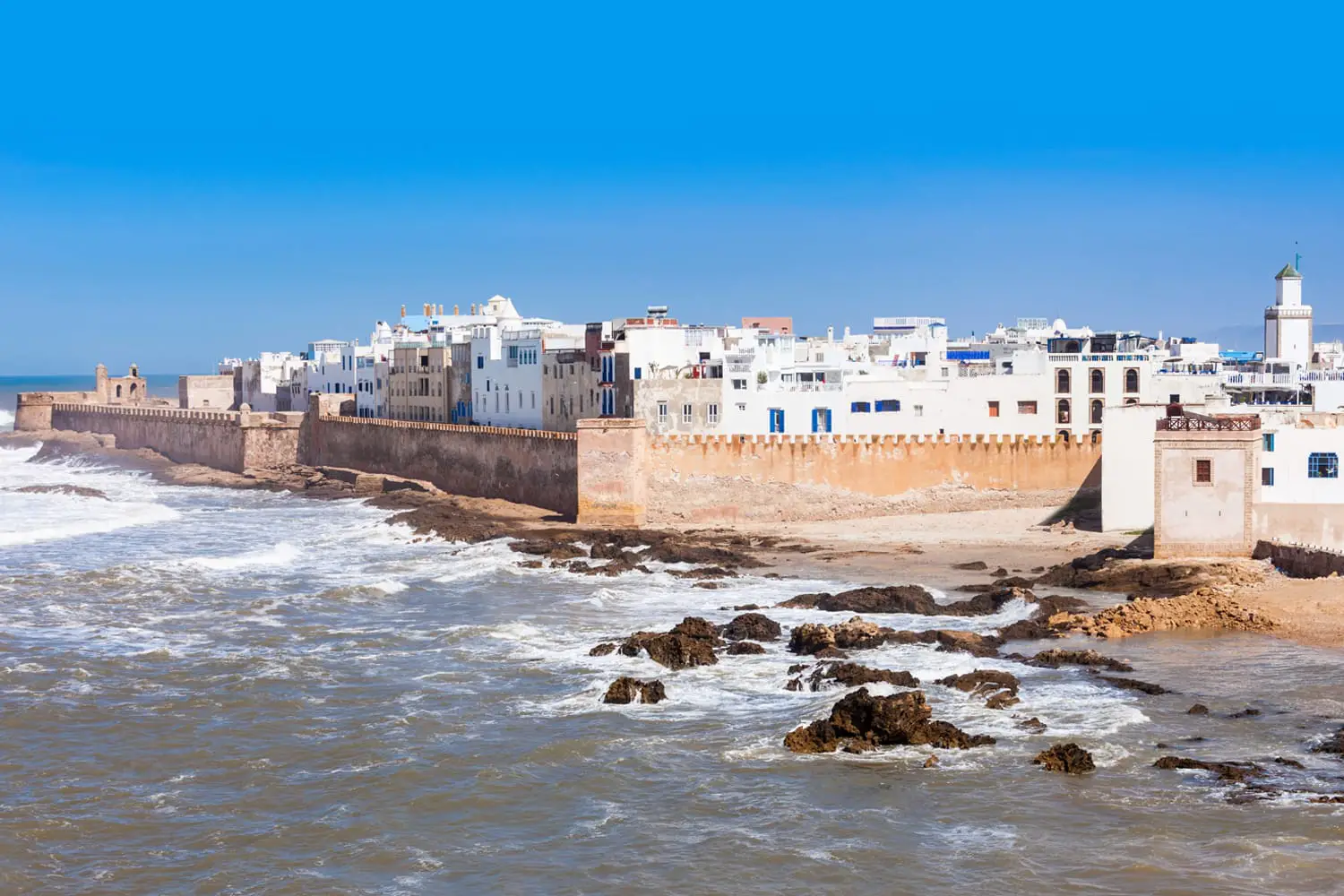 Εναέρια πανοραμική άποψη των επάλξεων Essaouira στην Essaouira, Μαρόκο. Η Εσαουίρα είναι μια πόλη στην περιοχή του δυτικού Μαρόκου στις ακτές του Ατλαντικού.