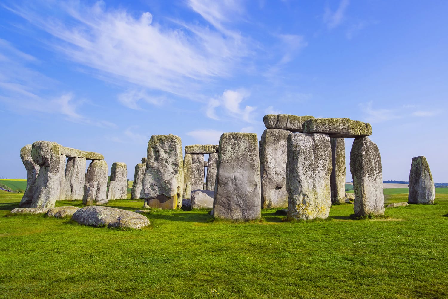 Stonehenge στο Wiltshire της Αγγλίας σε συννεφιασμένο καιρό. Είναι ένα προϊστορικό μνημείο 8 μίλια βόρεια από το Salisbury, στη θέση που ονομάζεται Wiltshire στη Νοτιοδυτική Αγγλία. Είναι υπό την προστασία της UNESCO.