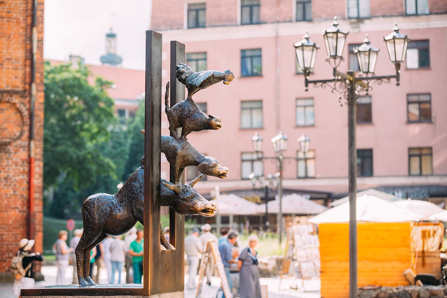 Χάλκινο άγαλμα που απεικονίζει τους μουσικούς της πόλης της Βρέμης που βρίσκεται στη Ρίγα της Λετονίας.