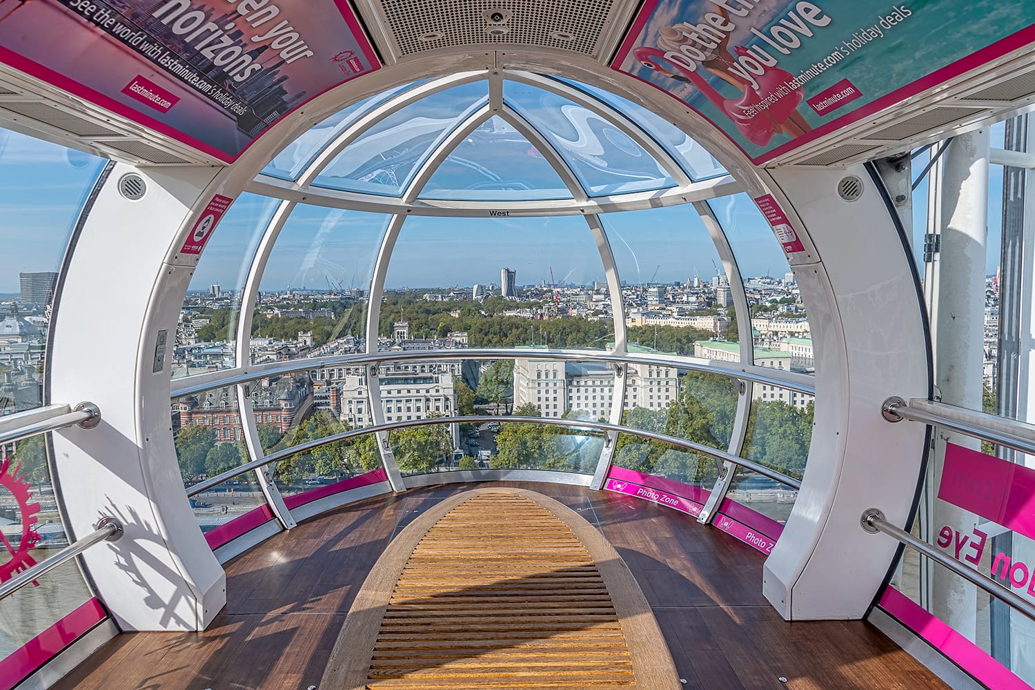 Εσωτερική άποψη μιας κάψουλας στον τροχό λούνα παρκ του London Eye