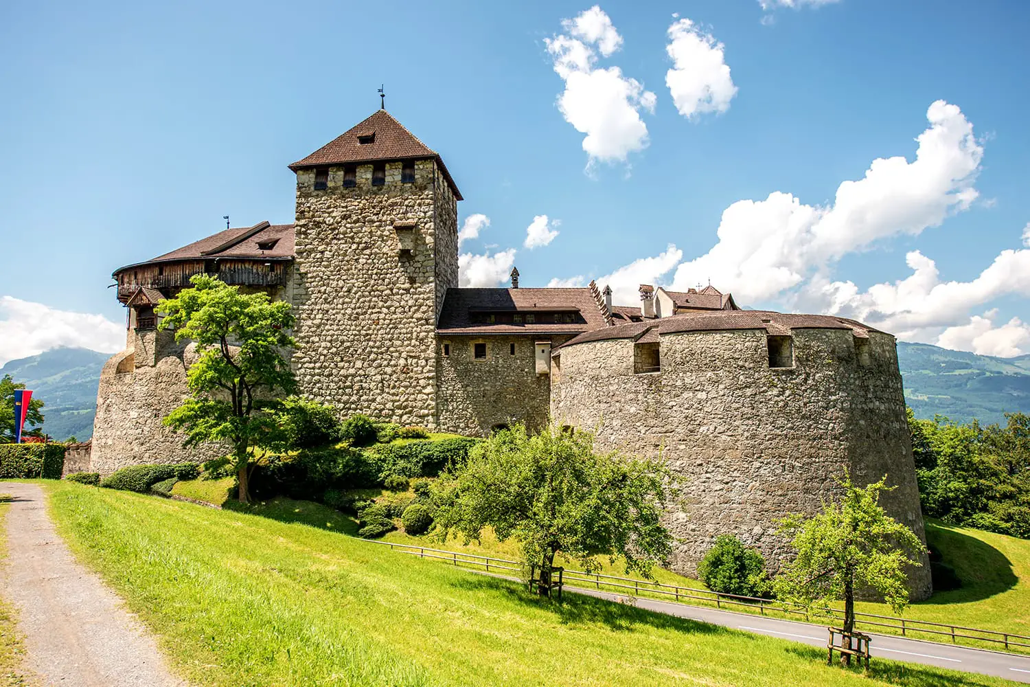 Άποψη τοπίου στο κάστρο Vaduz στην πρωτεύουσα του Λιχτενστάιν.  Αυτό το κάστρο είναι το παλάτι και η επίσημη κατοικία του Πρίγκιπα του Λιχτενστάιν