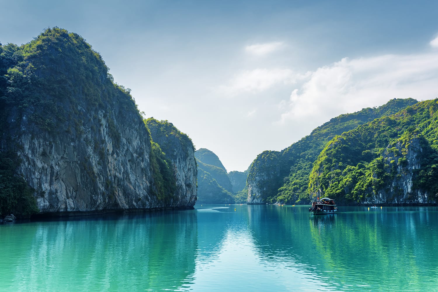 Beautiful view of lagoon in the Halong Bay (Descending Dragon Bay) at the Gulf of Tonkin of the South China Sea, Vietnam