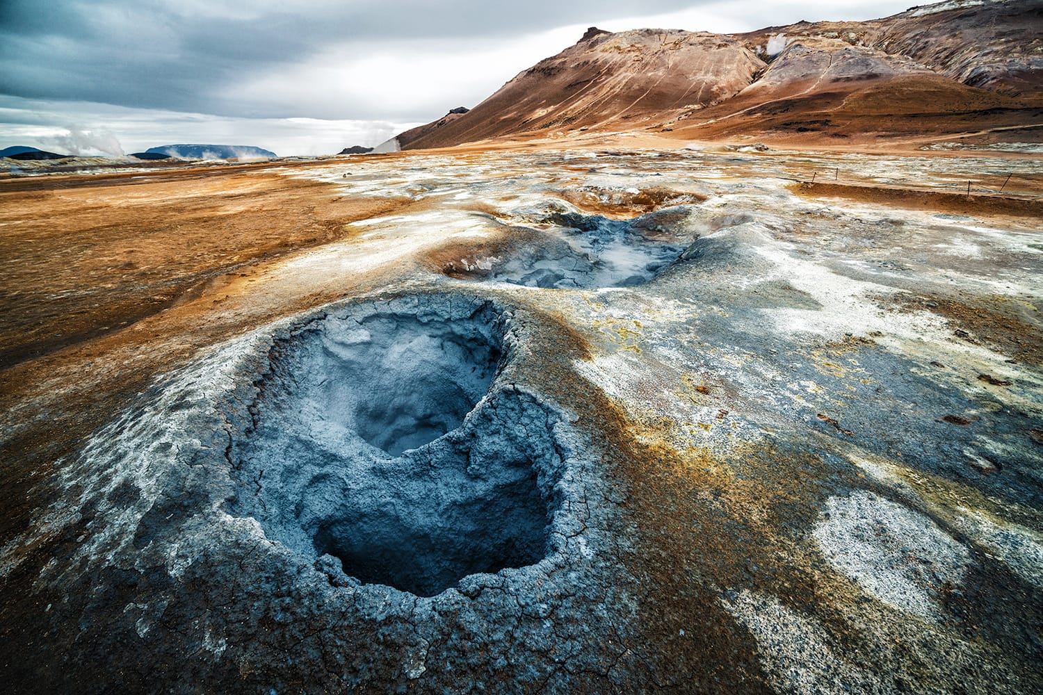 Το Hverir (ισλανδικά: Hverarond) είναι μια γεωθερμική περιοχή στο Myvatn της Ισλανδίας