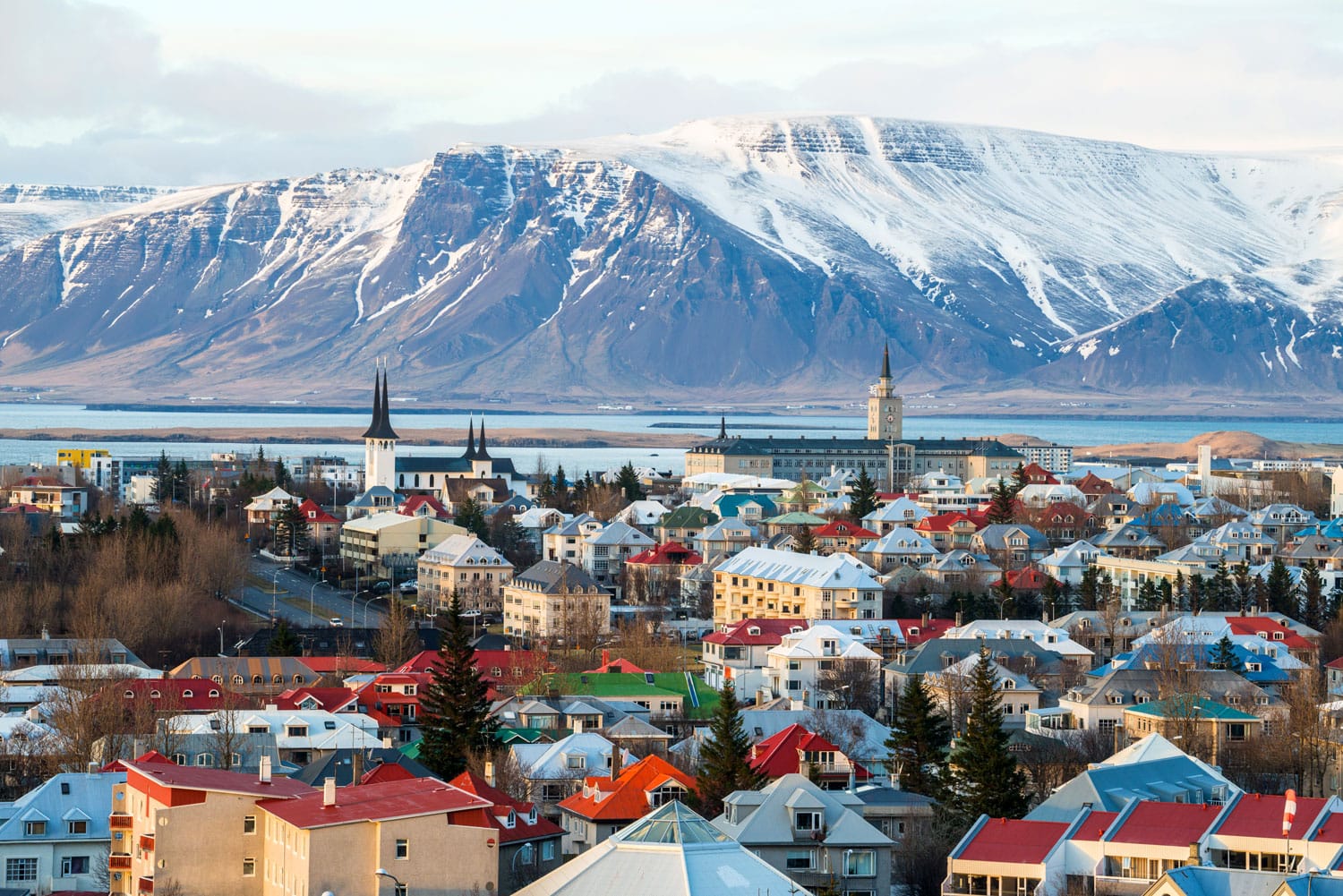 Θέα στο τοπίο του Ρέικιαβικ της πρωτεύουσας της Ισλανδίας στα τέλη του χειμώνα.
