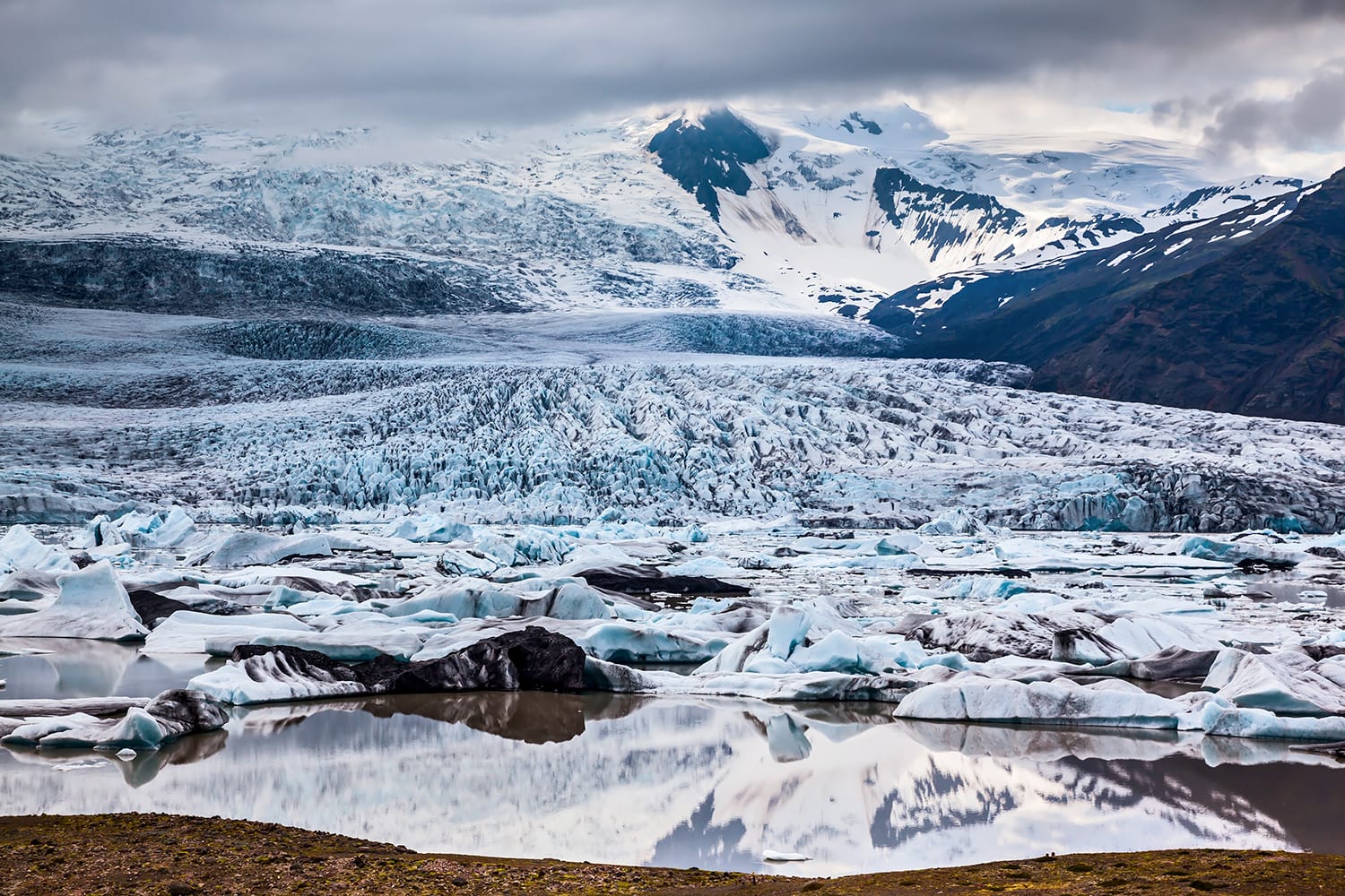 Vatnajokull, Iceland's largest glacier on the island. Glacier provides water Ice Lagoon Jokulsarlon.