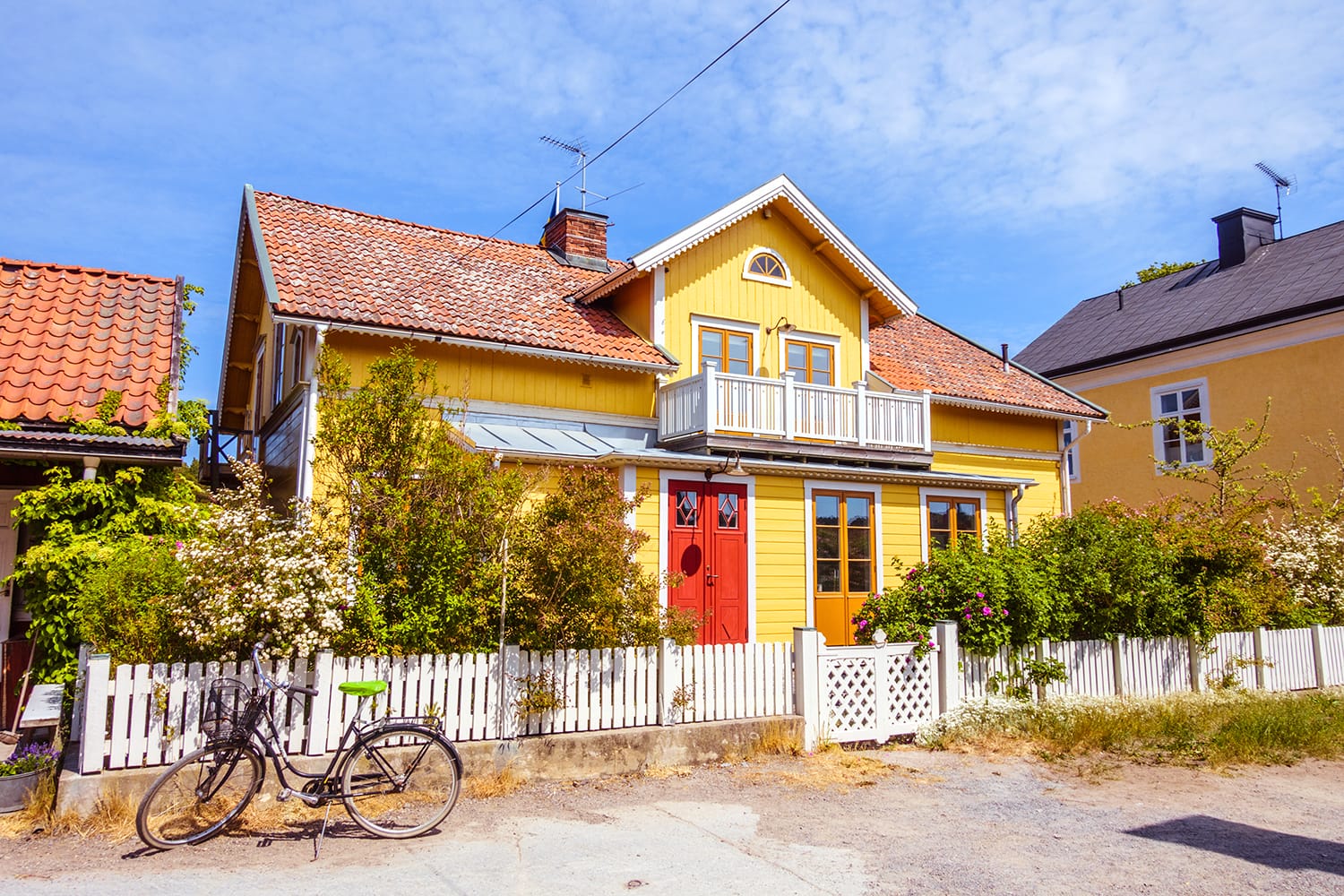 Πολύχρωμο σπίτι στο νησί Sandhamn, Σουηδία