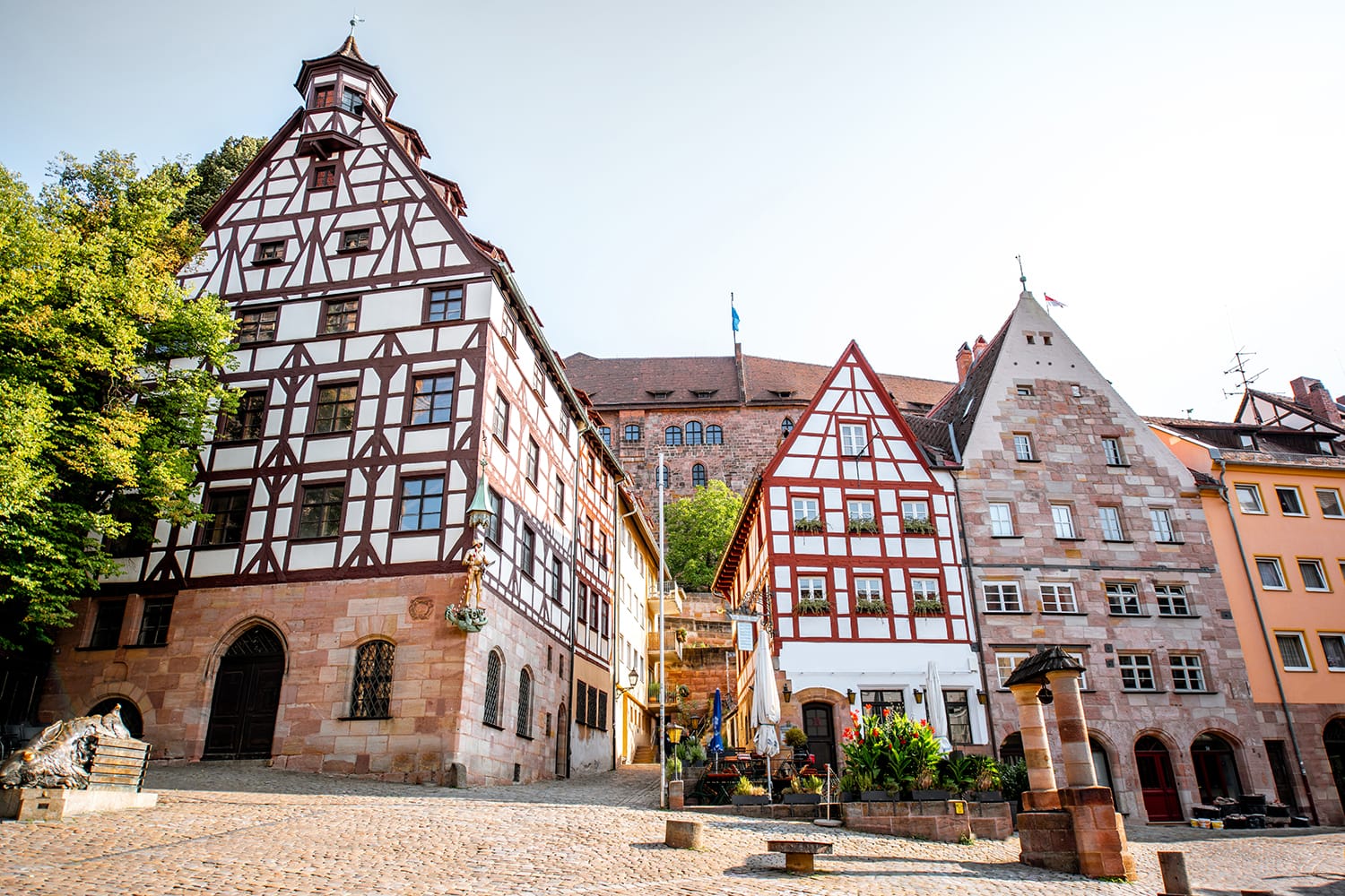 Όμορφα ημιξύλινα σπίτια στην παλιά πόλη της Νυρεμβέργης, Γερμανία