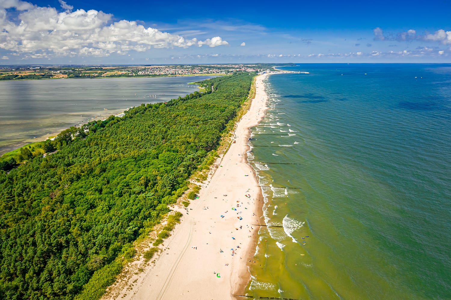 Εναέρια άποψη της παραλίας στη χερσόνησο Hel, Βαλτική Θάλασσα, Πολωνία