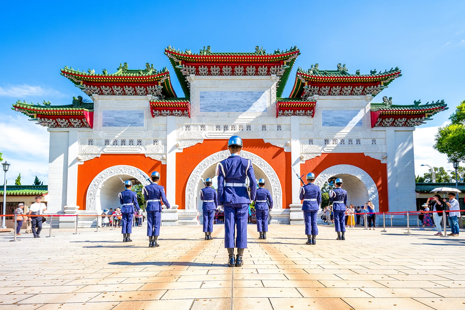 Changing of the guards at the national revolutionary martyrs' shrine, taipei, taiwan