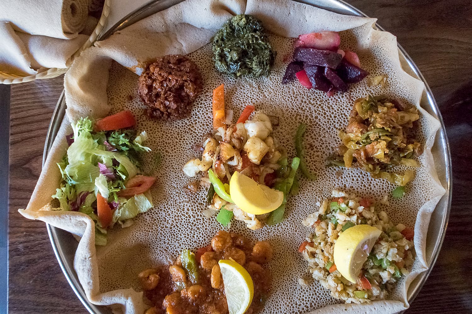 Το Injera είναι ένα προζύμι φτιαγμένο από αλεύρι τεφ. Είναι το εθνικό πιάτο της Αιθιοπίας, της Ερυθραίας, της Σομαλίας και του Τζιμπουτί