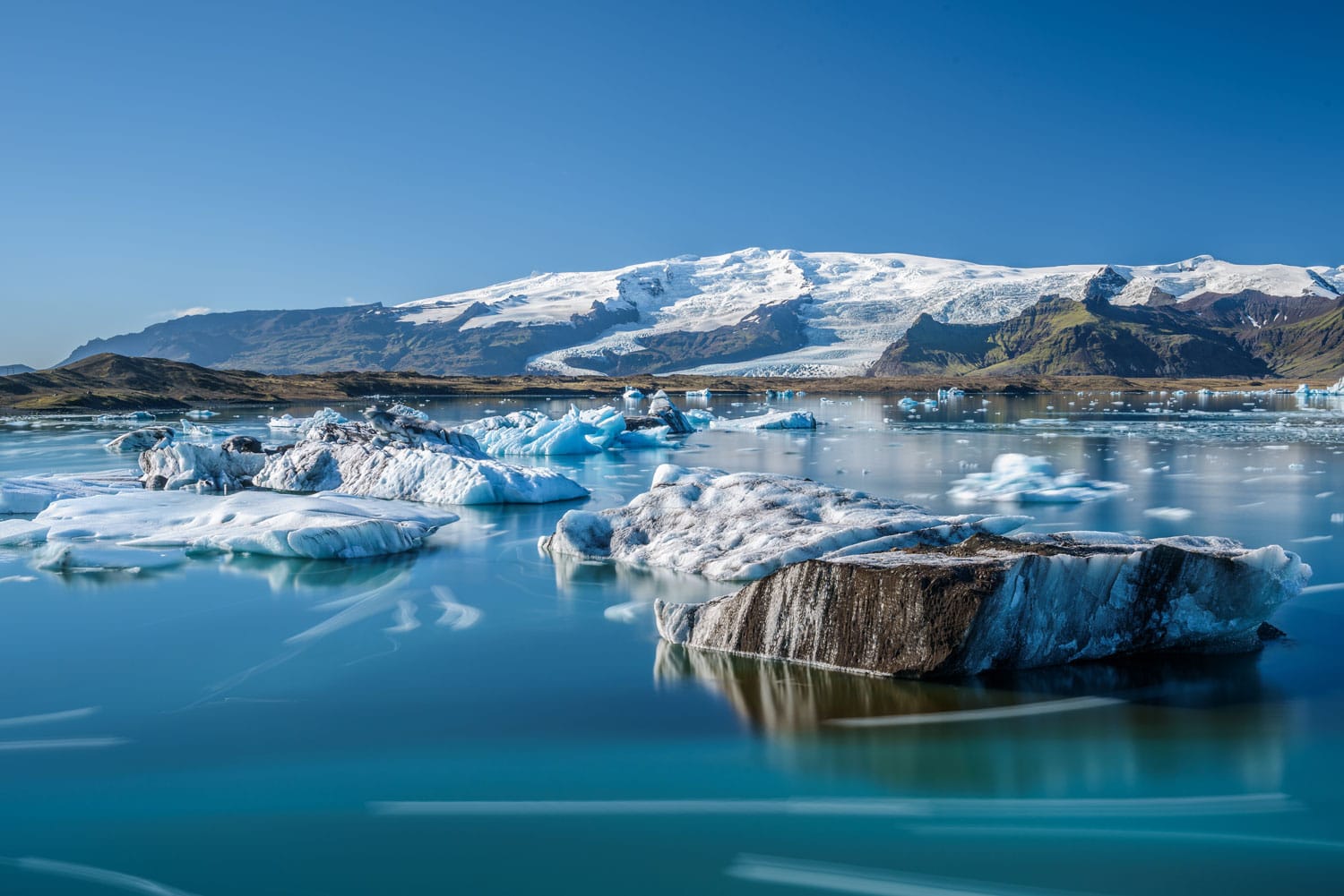 Floating icebergs in Jokulsarlon glacier lagoon, Iceland. Jokulsarlon is a glacial lake in southeast Iceland near Vatnajokull National Park.