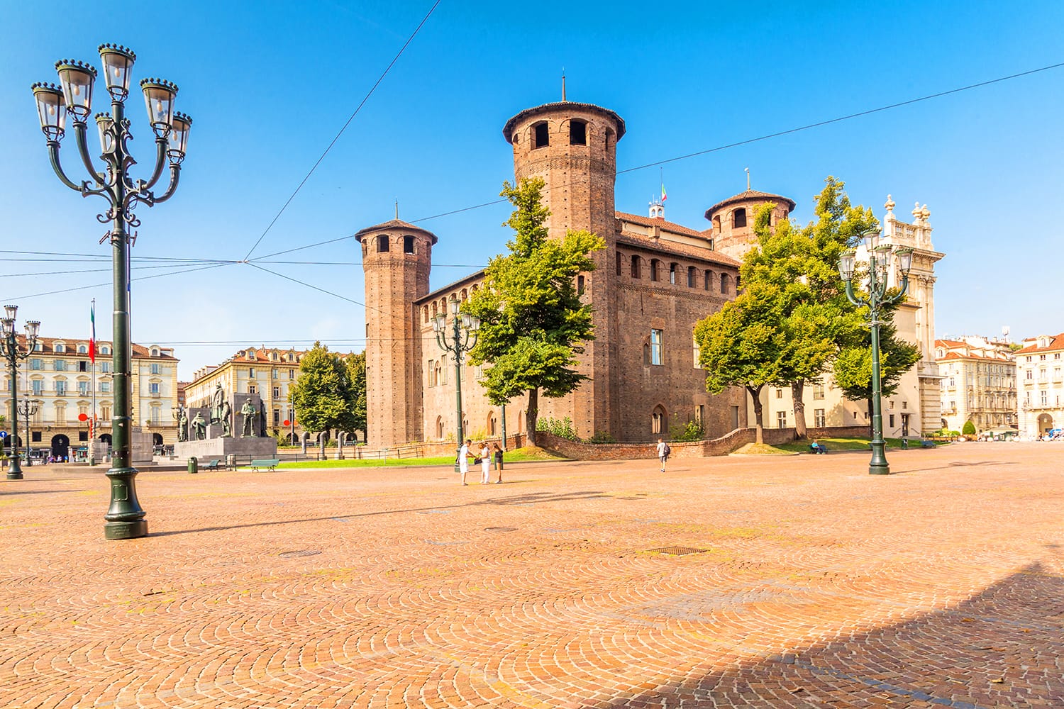 Το μεσαιωνικό κάστρο Acaja στην πλατεία του Κάστρου στο Τορίνο, Πιεμόντε, Ιταλία