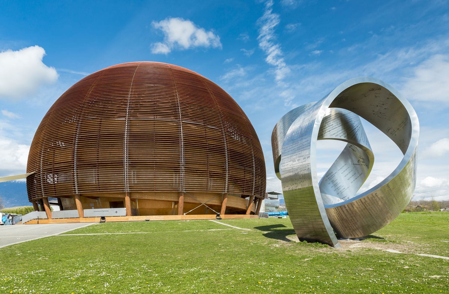 The Globe of Science & Innovation και το γλυπτό από χάλυβα 15 τόνων στο CERN στη Γενεύη της Ελβετίας