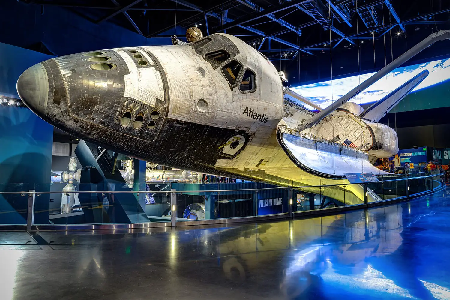 Διαστημικό λεωφορείο Atlantis που εκτίθεται στο συγκρότημα επισκεπτών του Διαστημικού Κέντρου Κένεντι, Φλόριντα, Ηνωμένες Πολιτείες