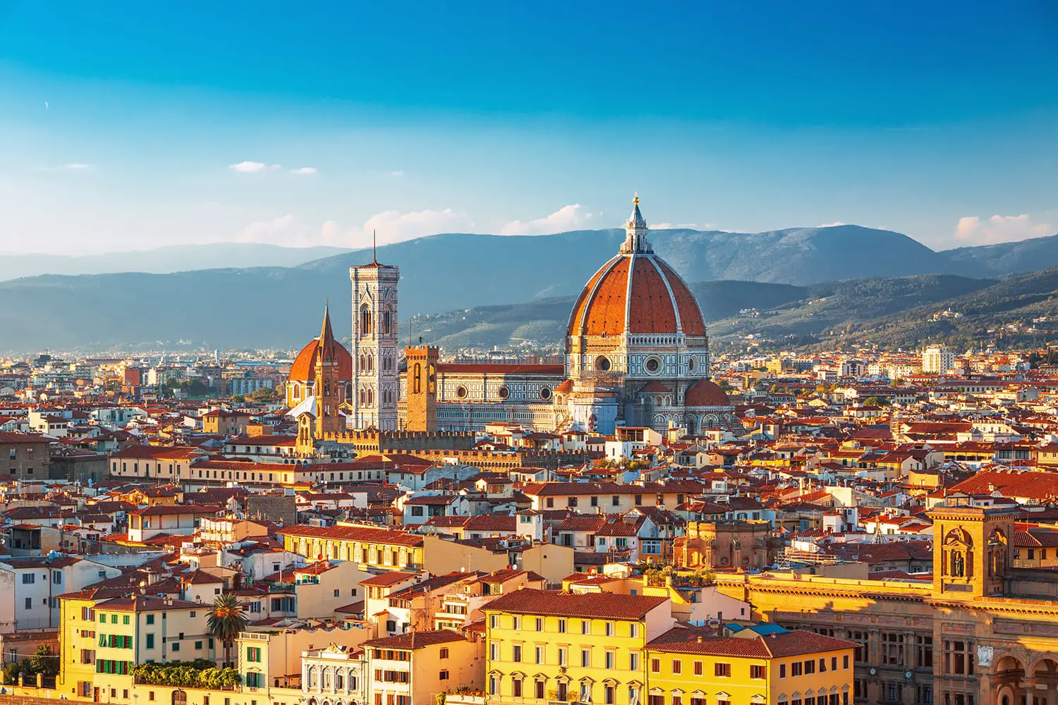 Όμορφη θέα στην καρδιά της καταπληκτικής πόλης της Φλωρεντίας και του καθεδρικού ναού στην ανατολή του ηλίου, Φλωρεντία, Ιταλία
