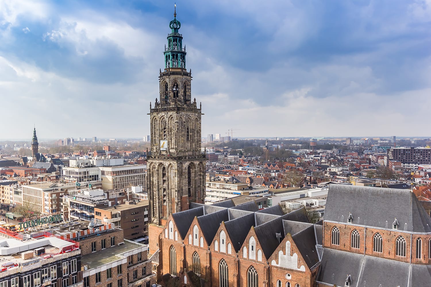Ιστορική εκκλησία Martini που δεσπόζει στον ορίζοντα του Groningen, Κάτω Χώρες