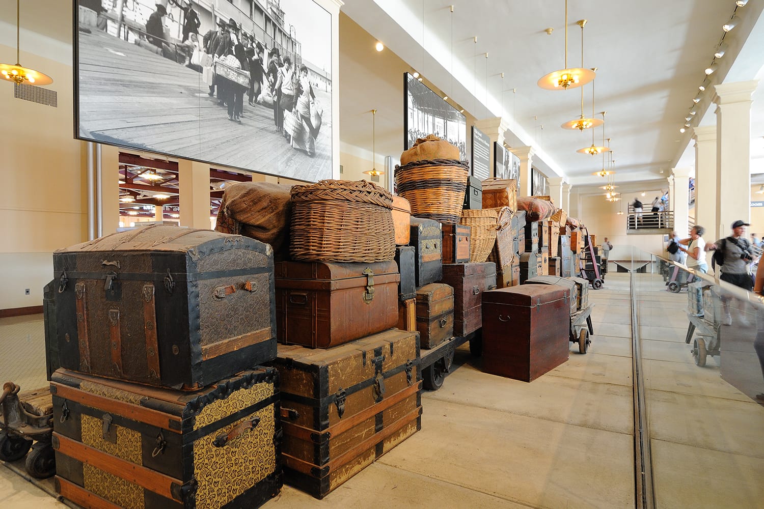 Vintage αποσκευές που εκτίθενται στο Ellis Island Museum