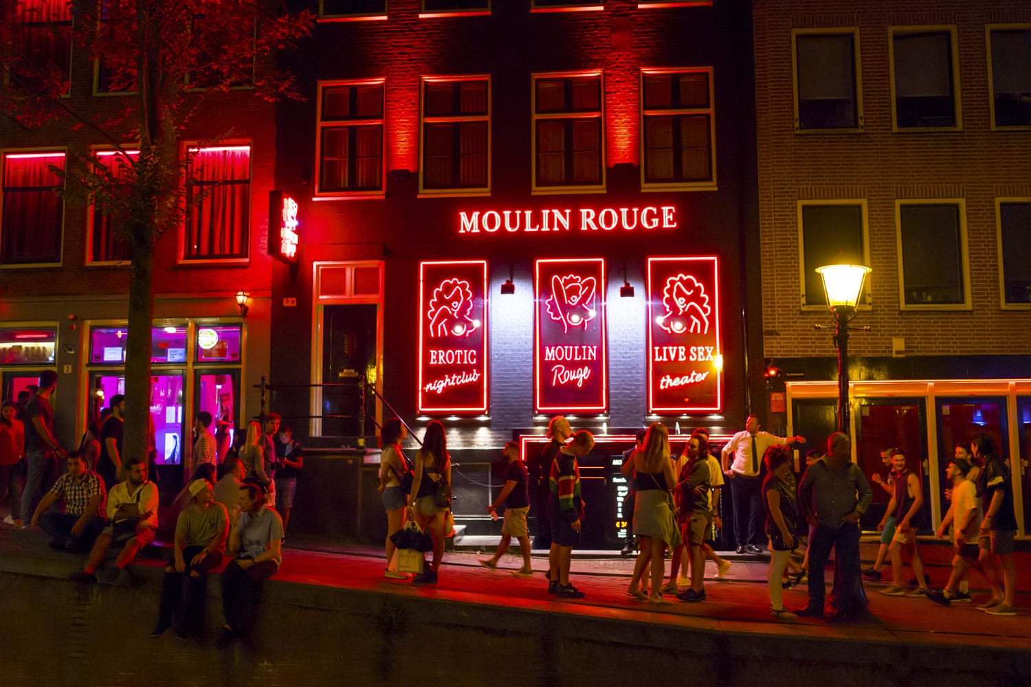 Moulin Rouge Bar και κατάστημα σεξ στο Άμστερνταμ - περιοχή με τα κόκκινα φανάρια