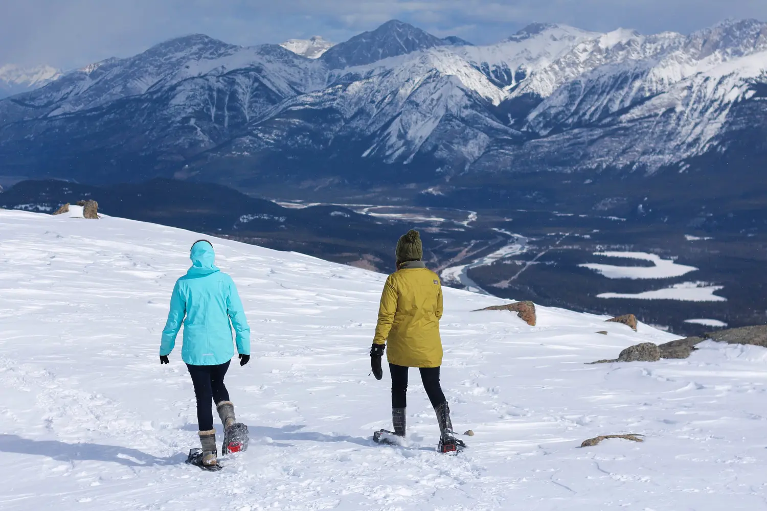 Άνθρωποι χιονίζουν στο Jasper, Καναδάς